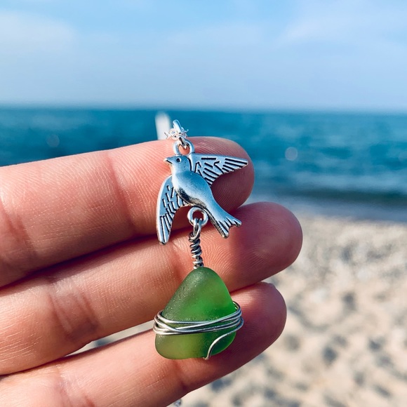 Tropical Sparrow Seaglass Necklace - Picture 3 of 8